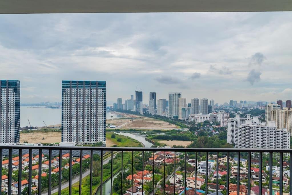 Deluxe Seaview Suite Twin Bed By The Only Bnb Tanjung Tokong Esterno foto